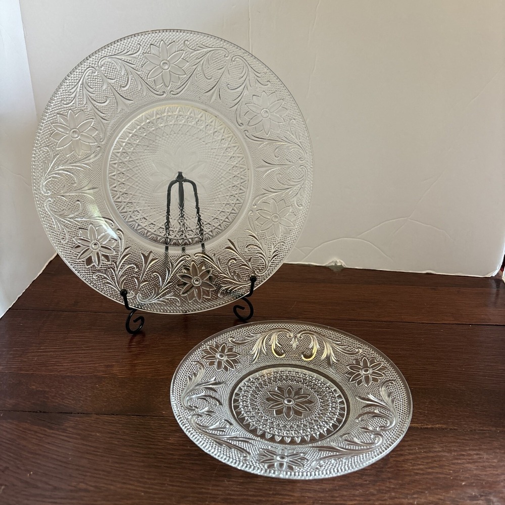 Vintage Indiana Clear Glass Set Of 2 -7.25" And 10.25"  Plate Tiara Daisy Design